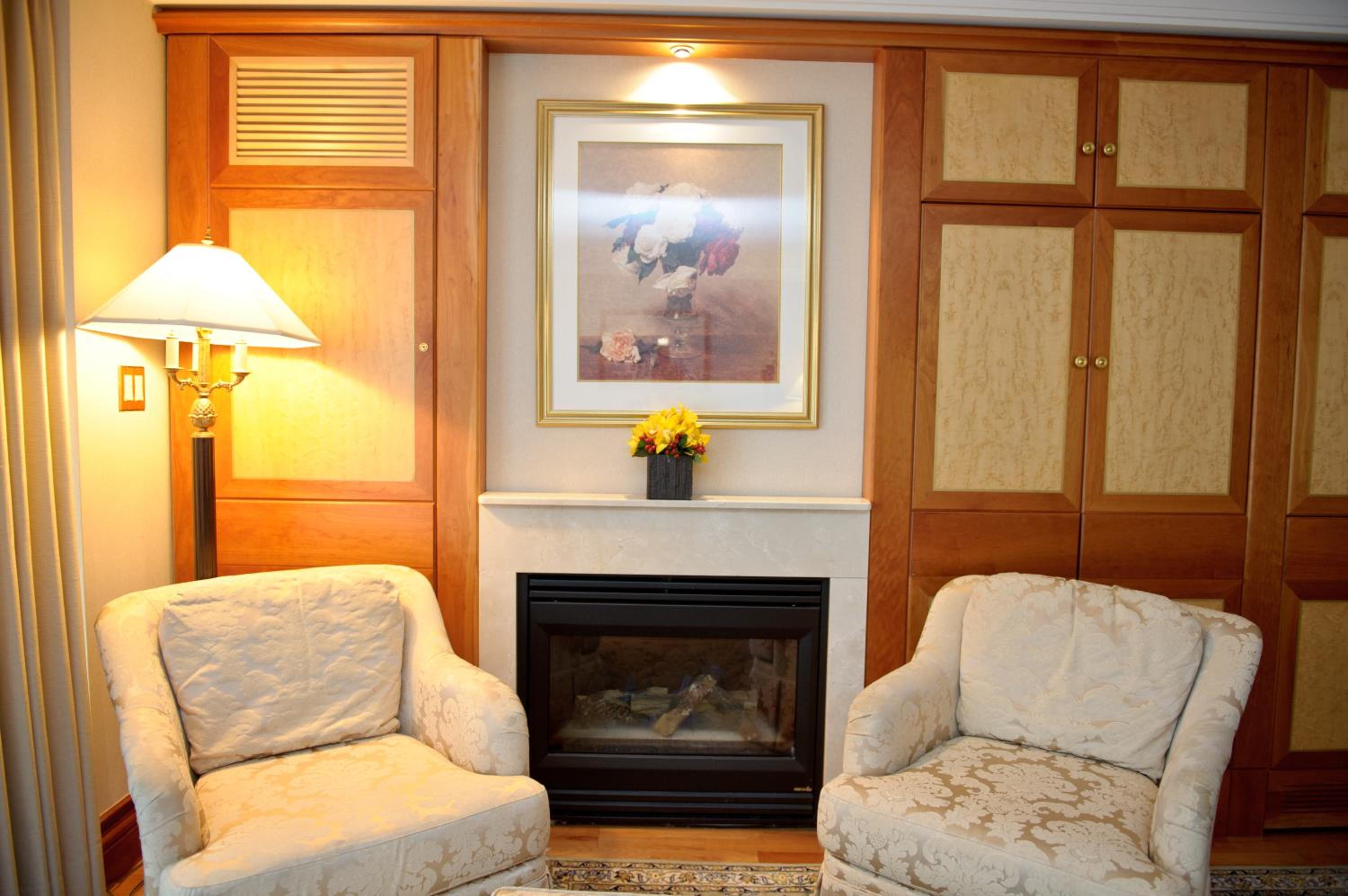 Deluxe King Room - Photo 7