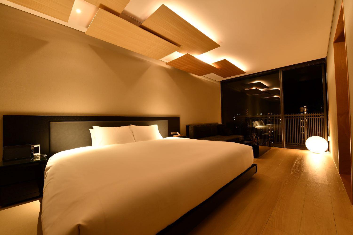 Deluxe Double or Twin Room with Balcony thumbnail 6