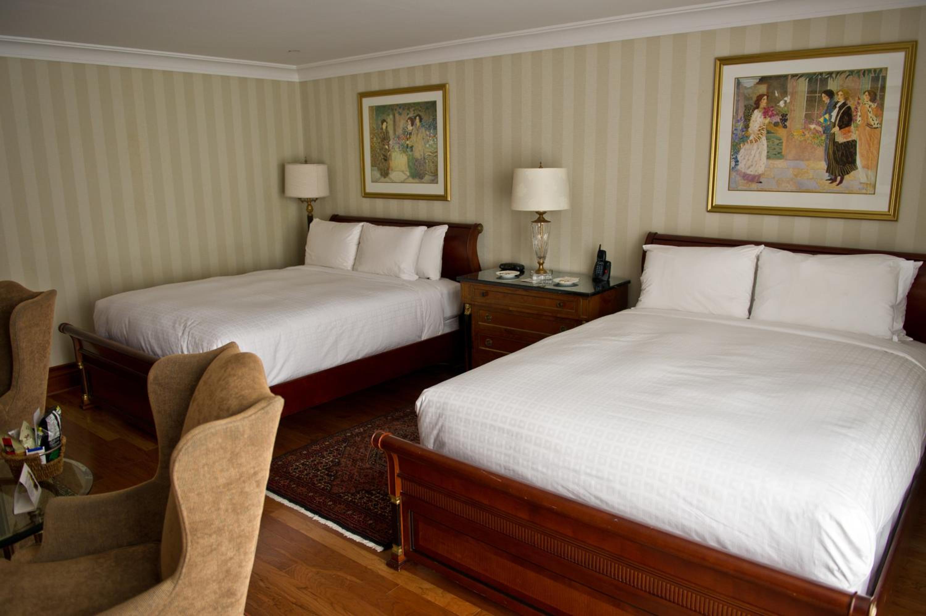 Deluxe Queen Room with Two Queen Beds - Photo 6
