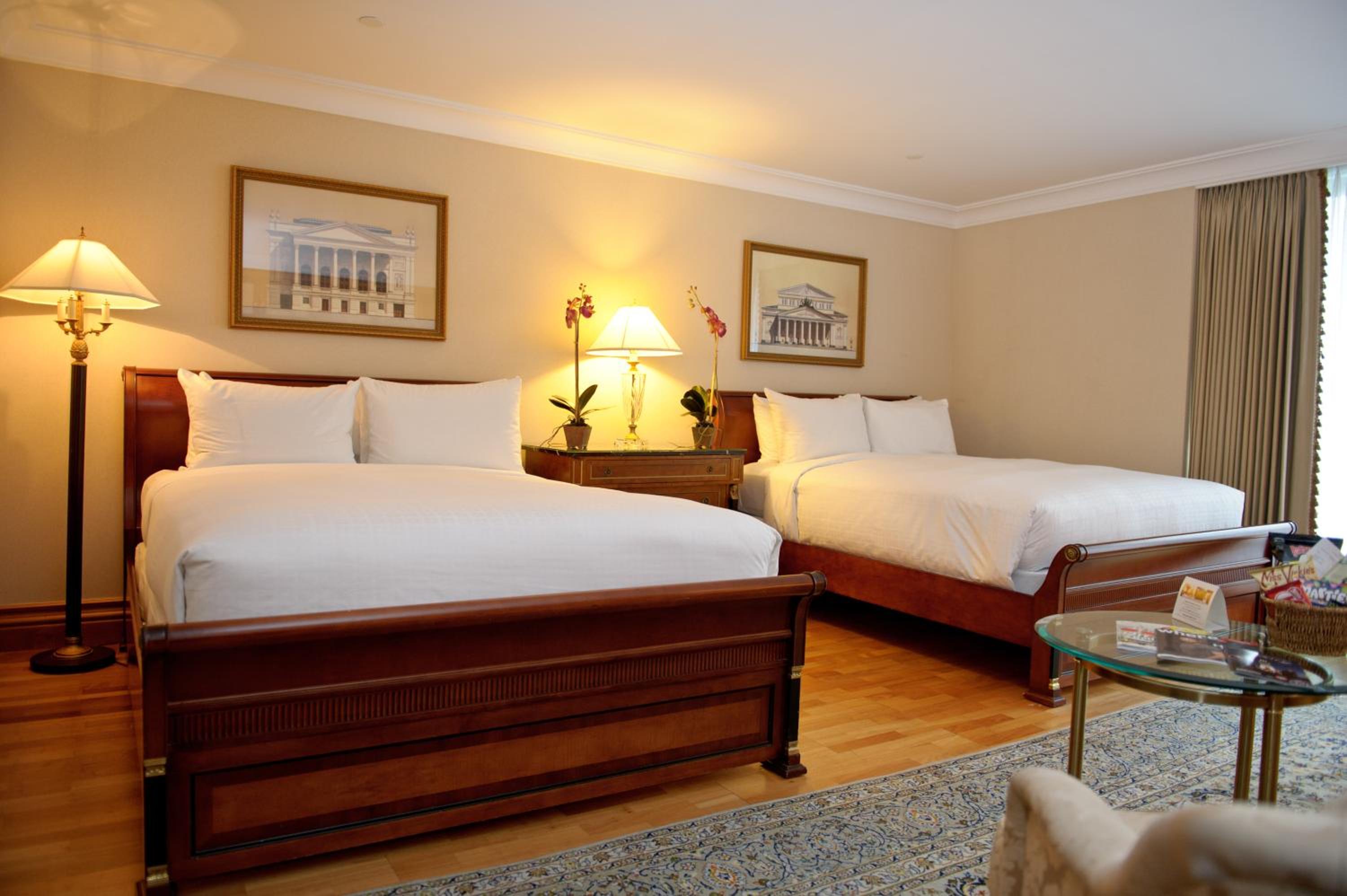 Deluxe Queen Room with Two Queen Beds - Photo 5