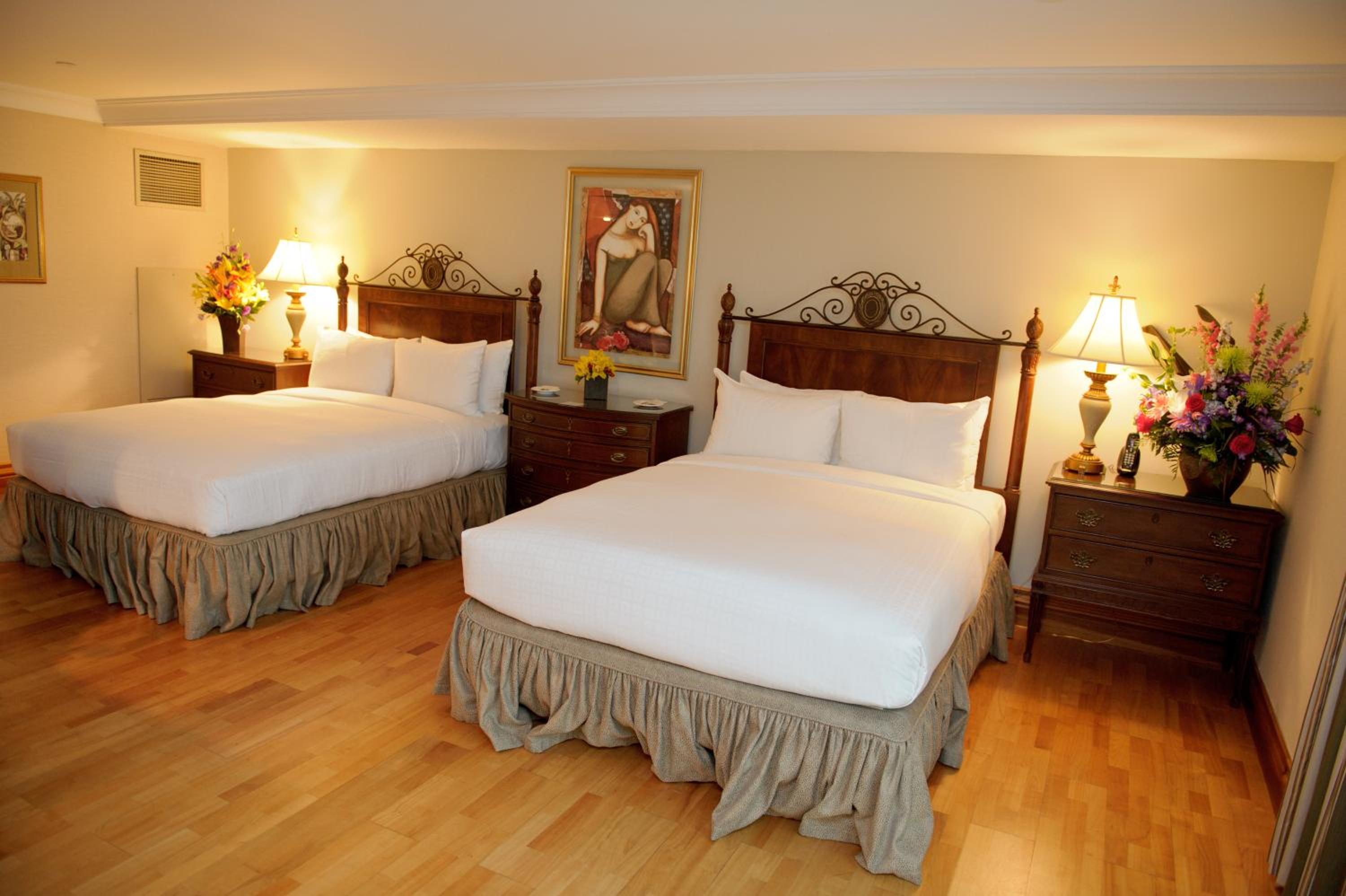 Deluxe Queen Room with Two Queen Beds - Photo 8