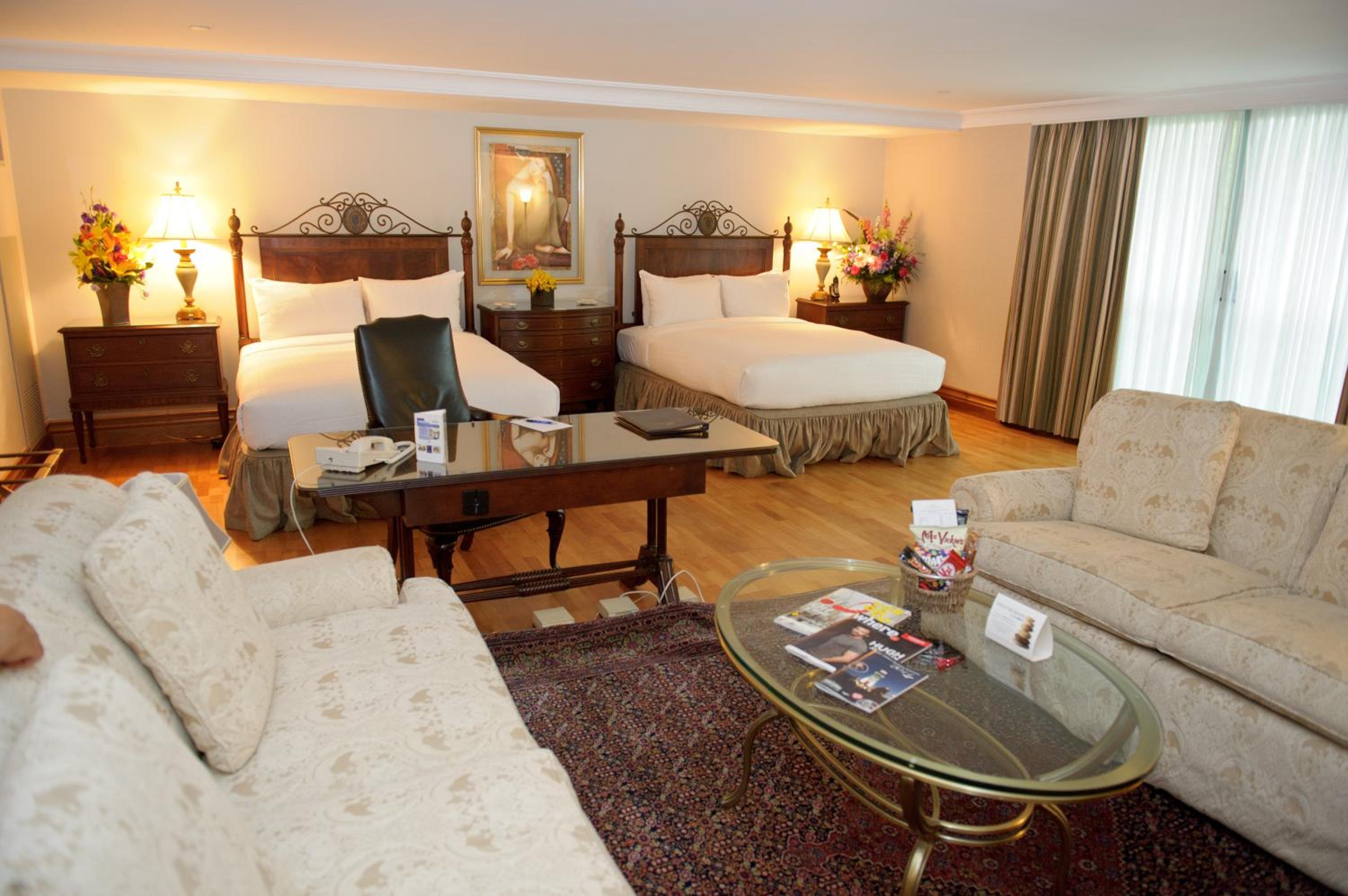 Deluxe Queen Room with Two Queen Beds - Photo 7