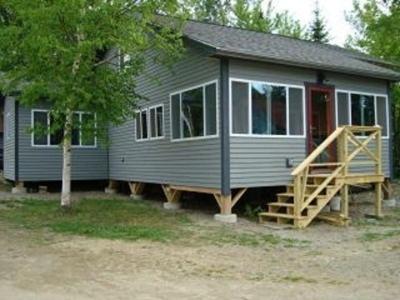 Four-Bedroom House Cabin 8 photo 2