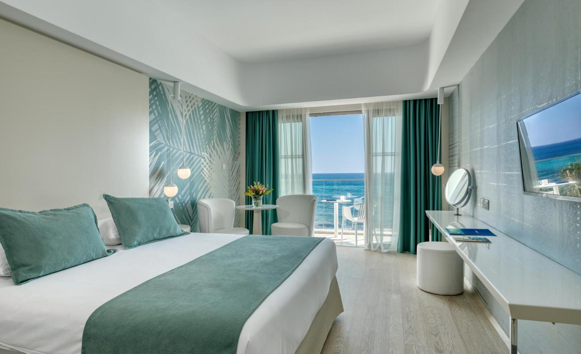 Deluxe Room with Sea View photo 2