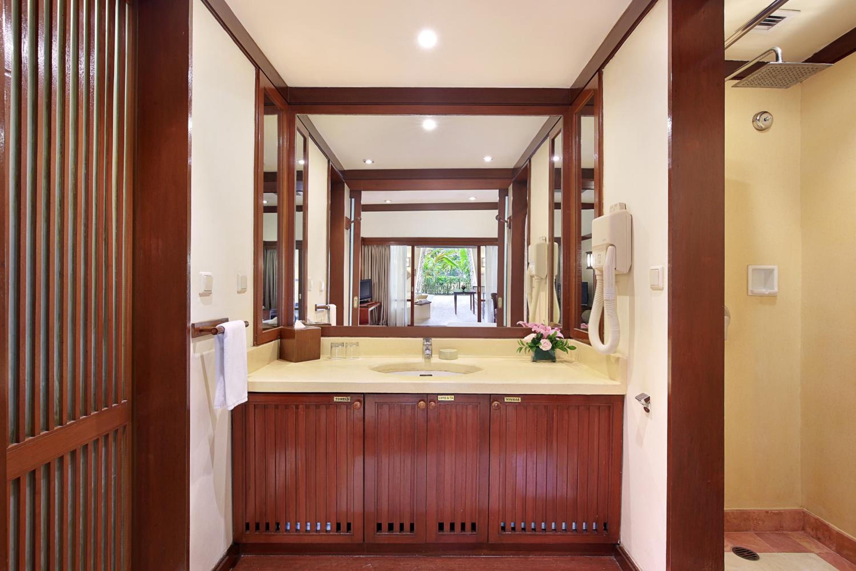 Deluxe Twin Room with Bathtub  photo 2
