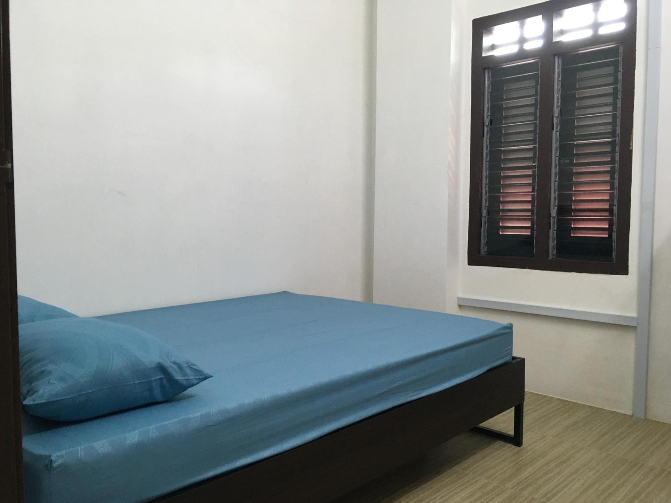 Double Room with Shared Bathroom - Photo 2