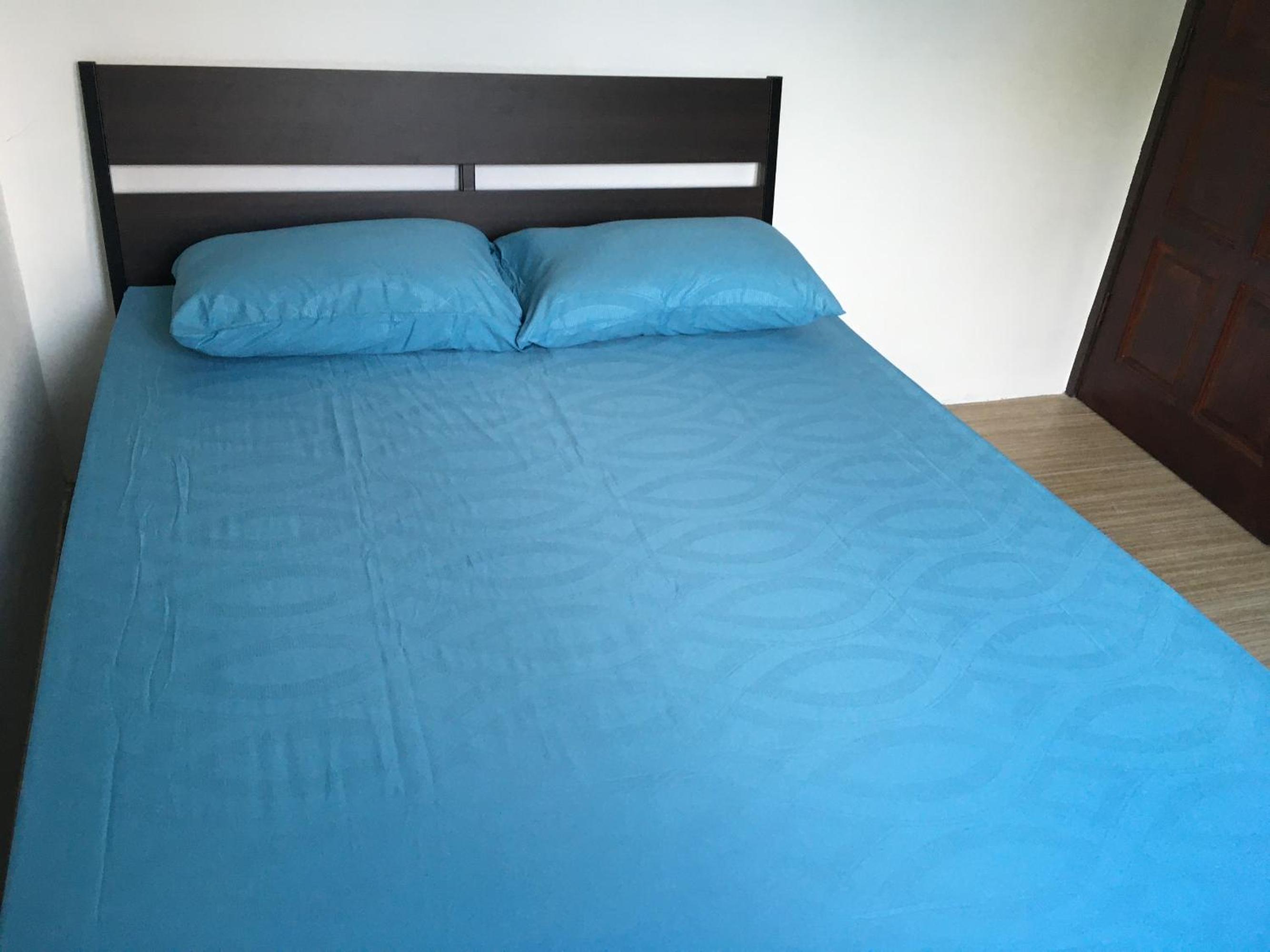 Double Room with Shared Bathroom - Photo 4