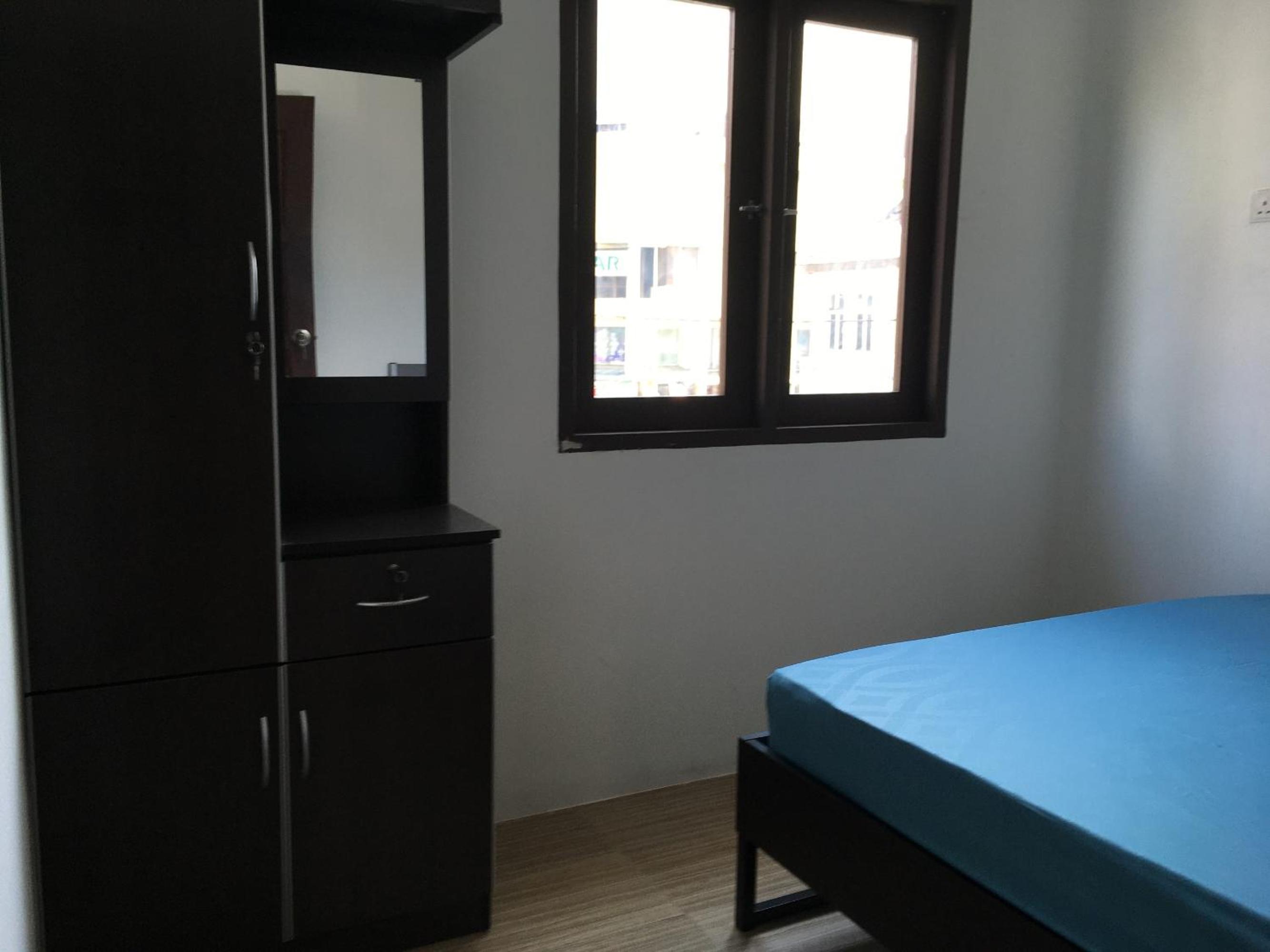 Double Room with Shared Bathroom - Photo 7