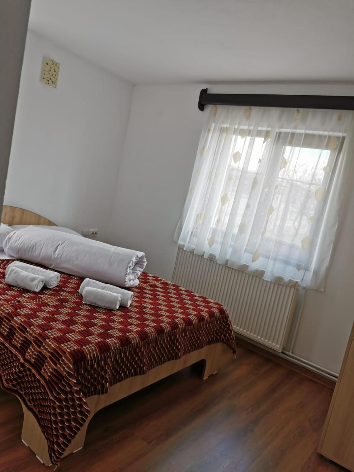 Double Room with Private Bathroom - Photo 17