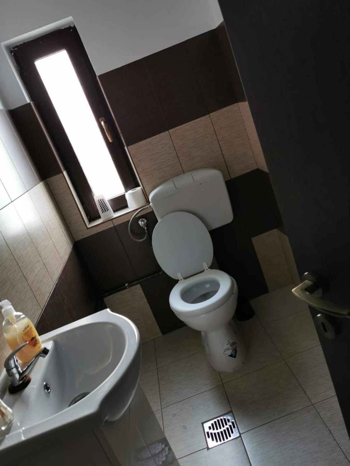 Double Room with Private Bathroom - Photo 18