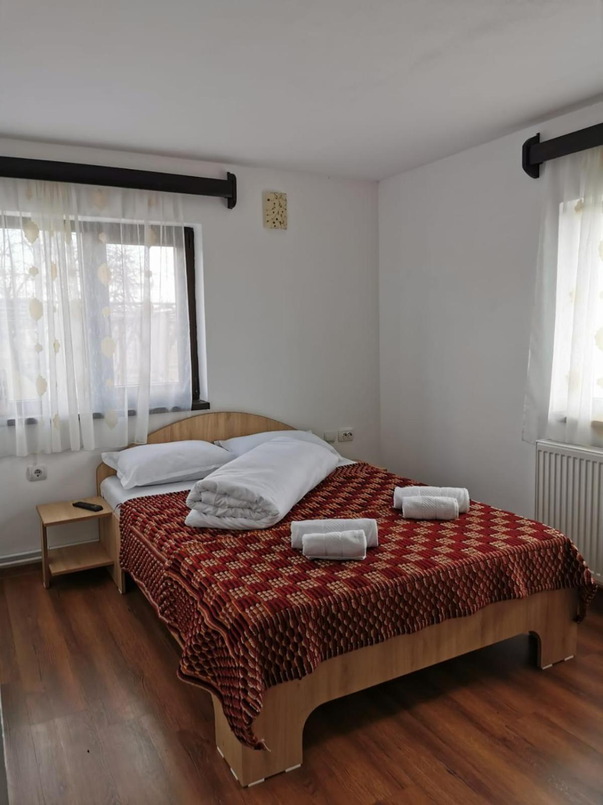 Double Room with Private Bathroom - Photo 21