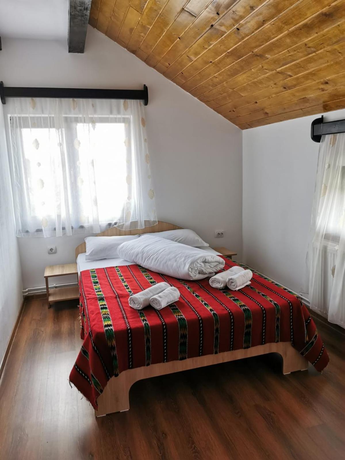 Double Room with Private Bathroom - Photo 24