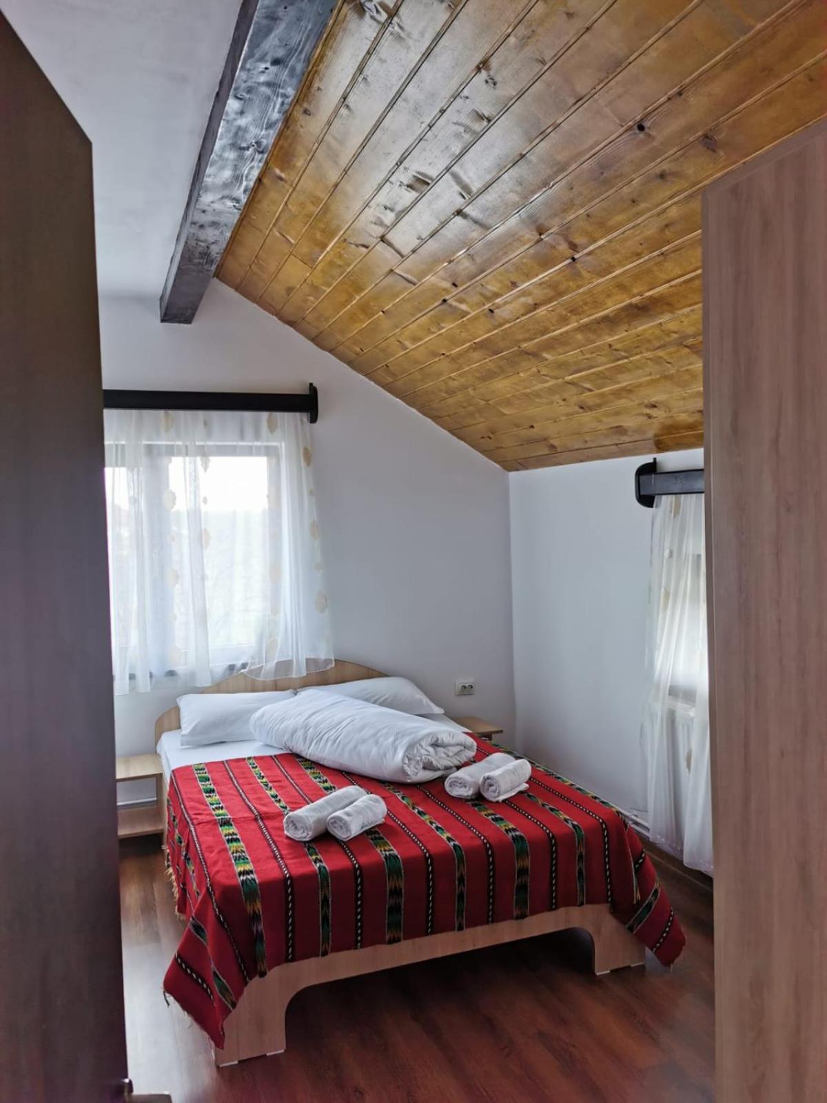 Double Room with Private Bathroom - Photo 4