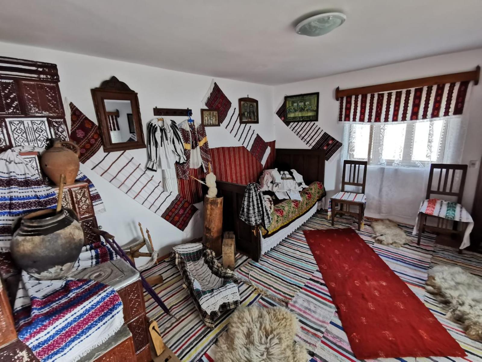 Double Room with Private Bathroom - Photo 7