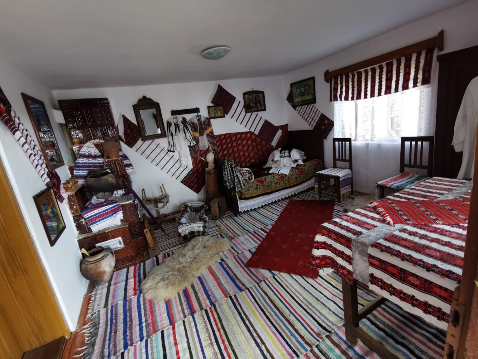 Double Room with Private Bathroom - Photo 8