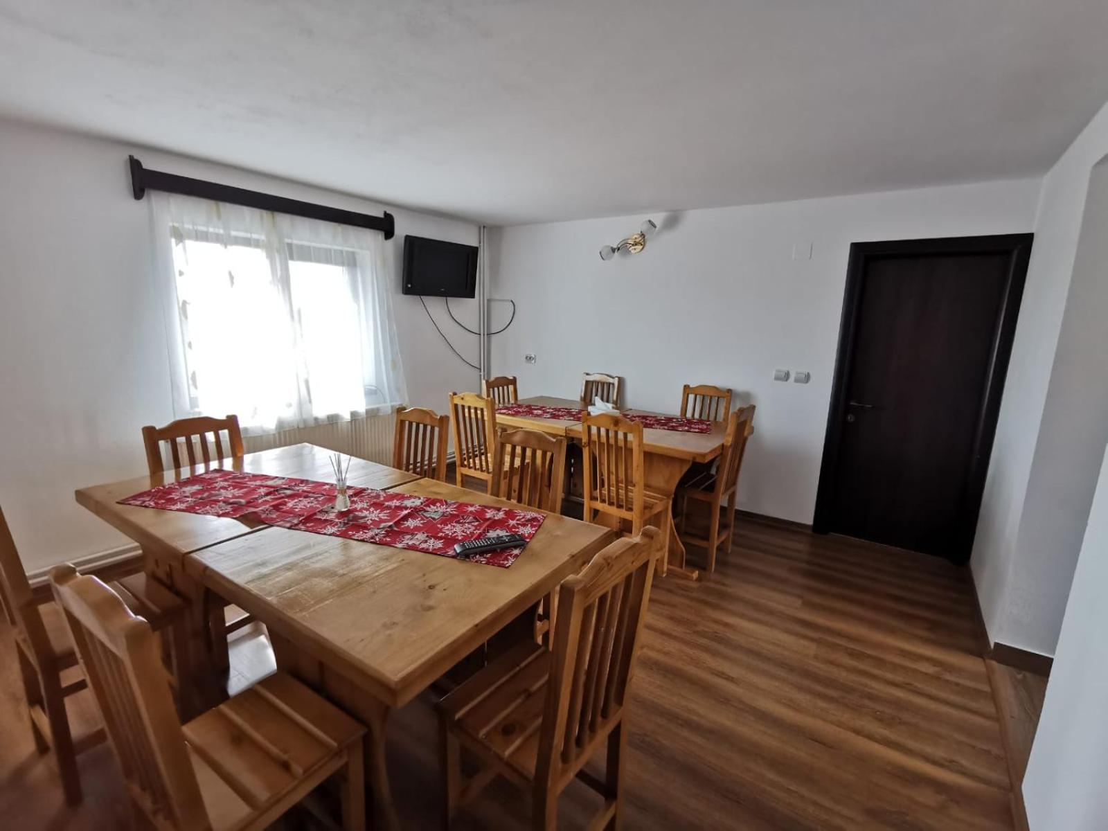 Double Room with Private Bathroom - Photo 9