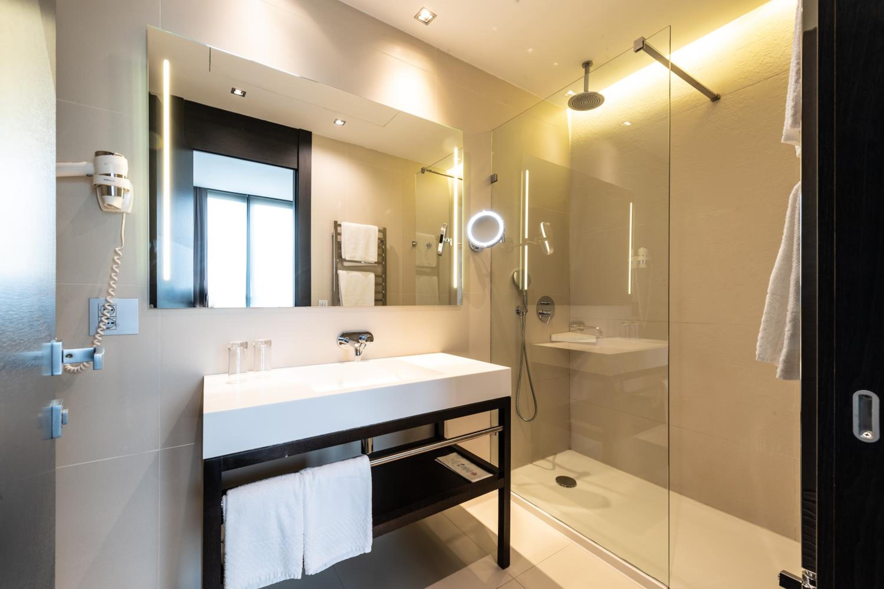 Superior Suite - Photo 6