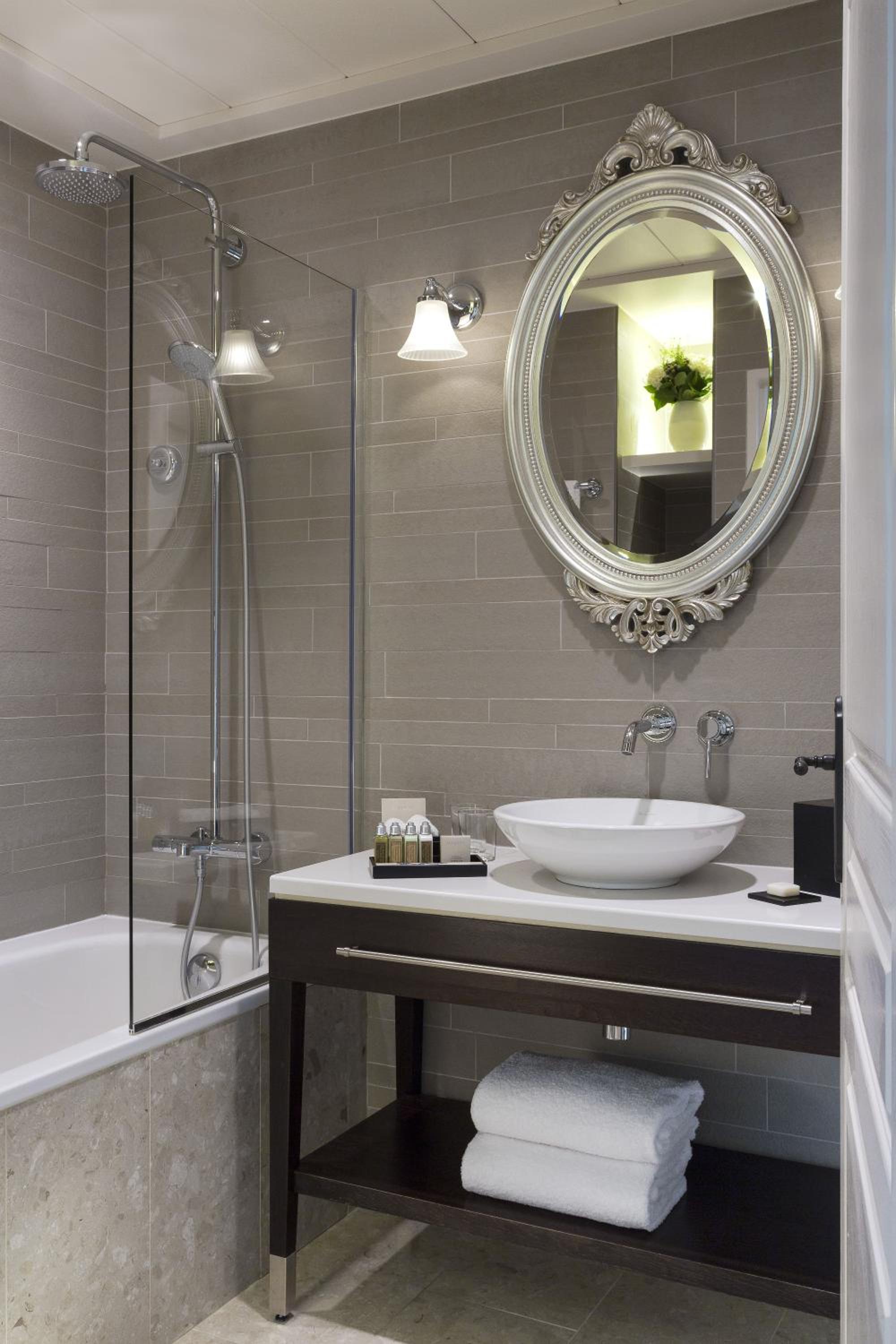 La Clef Louvre Paris by The Crest Collection bathroom photo