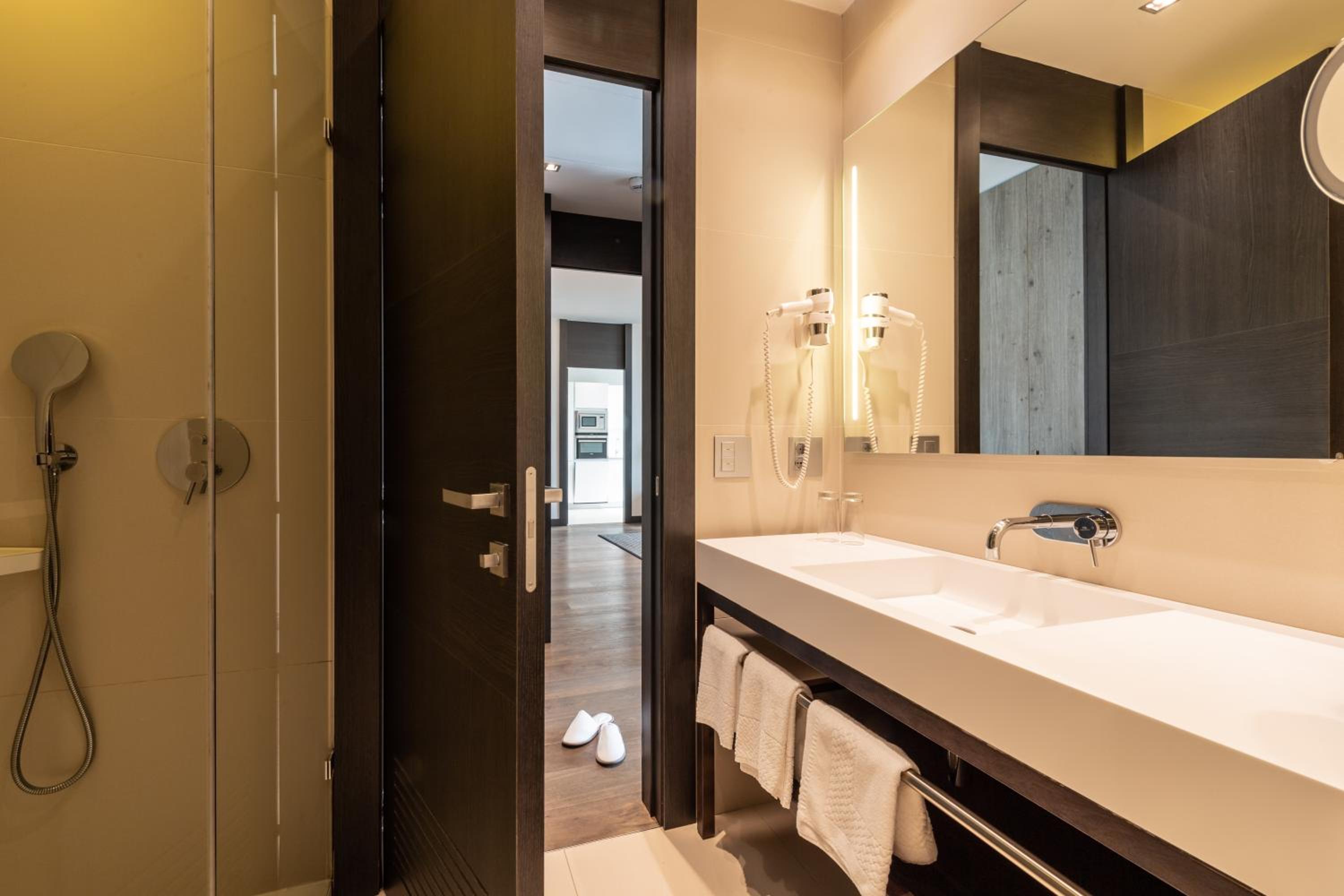 Deluxe Suite - Photo 2