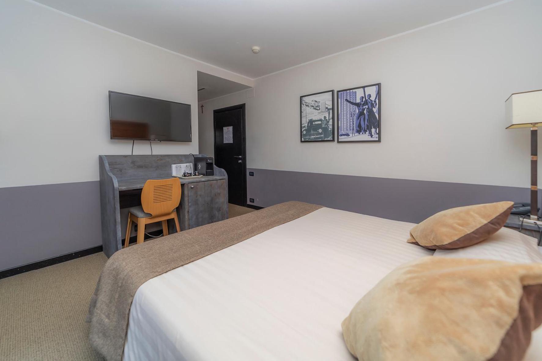Double or Twin Room photo 3
