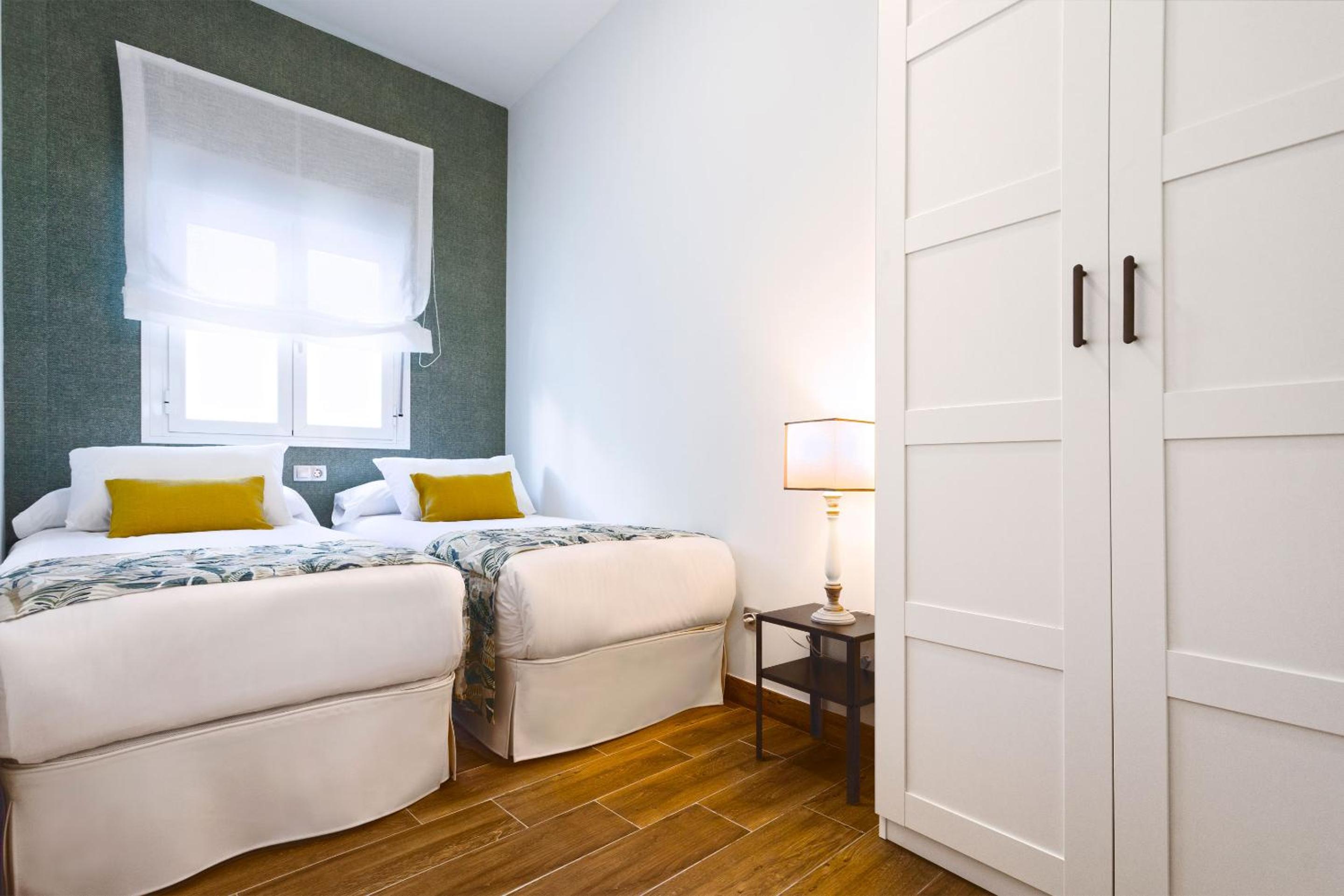 Two-Bedroom Apartment with Terrace - Photo 2