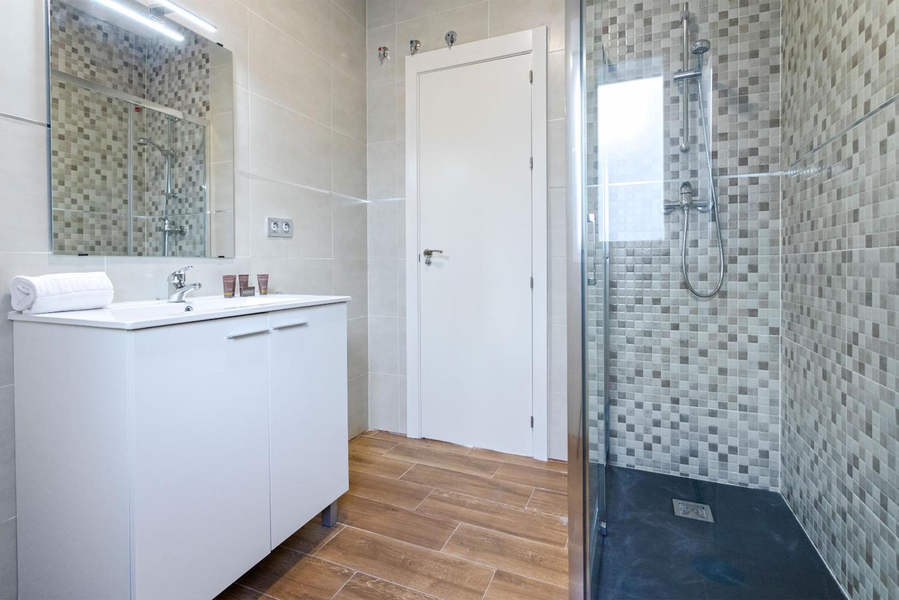 Two-Bedroom Apartment with Terrace - Photo 3
