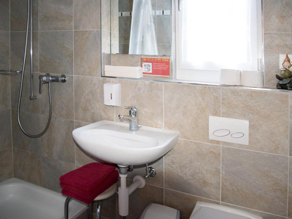 Triple Room with Shared Bathroom photo 2