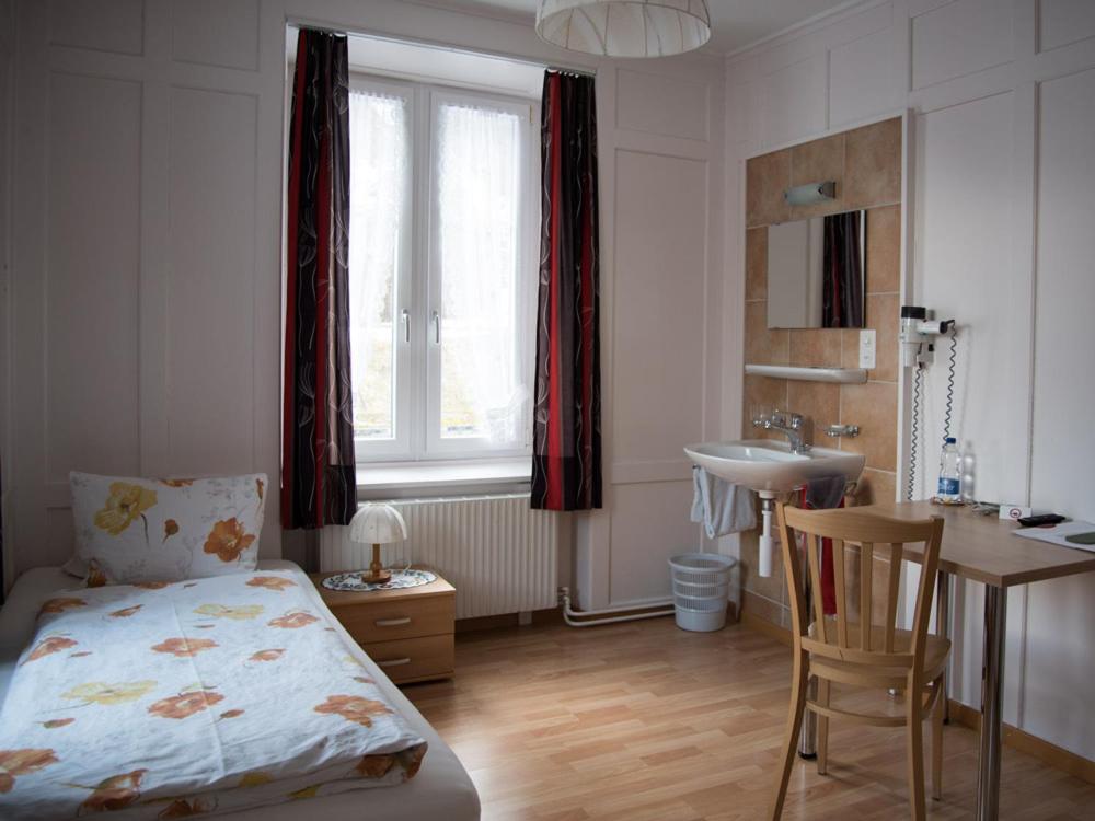 Single Room with Shared Bathroom photo 3
