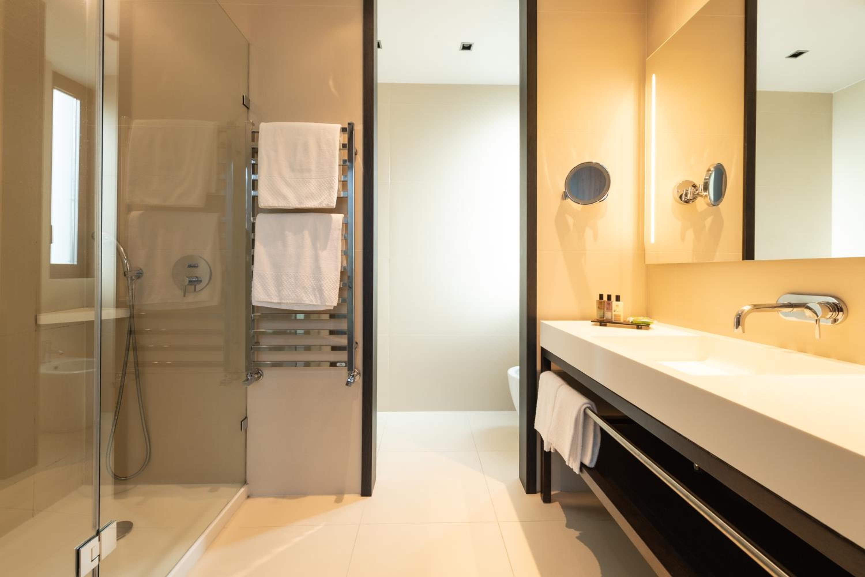 Superior Two-Bedroom Suite - Photo 3