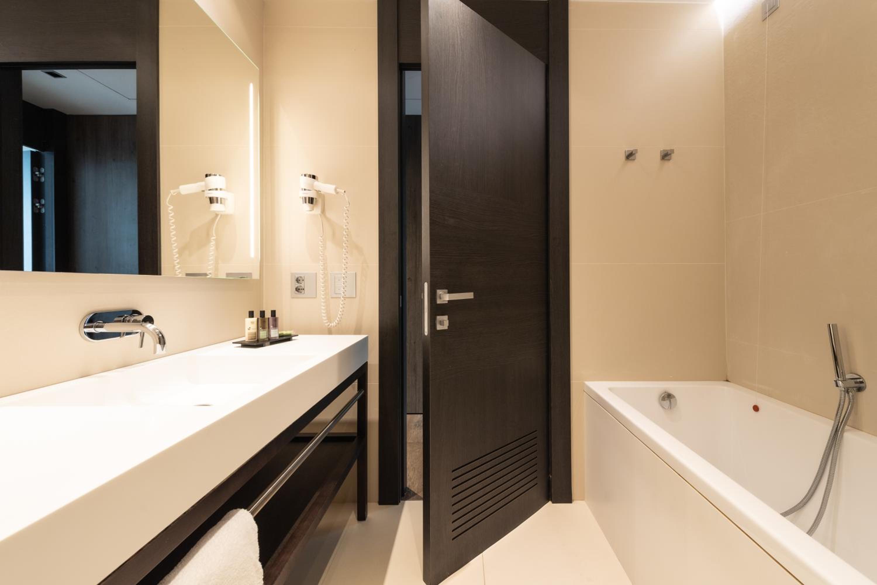 Superior Two-Bedroom Suite - Photo 4