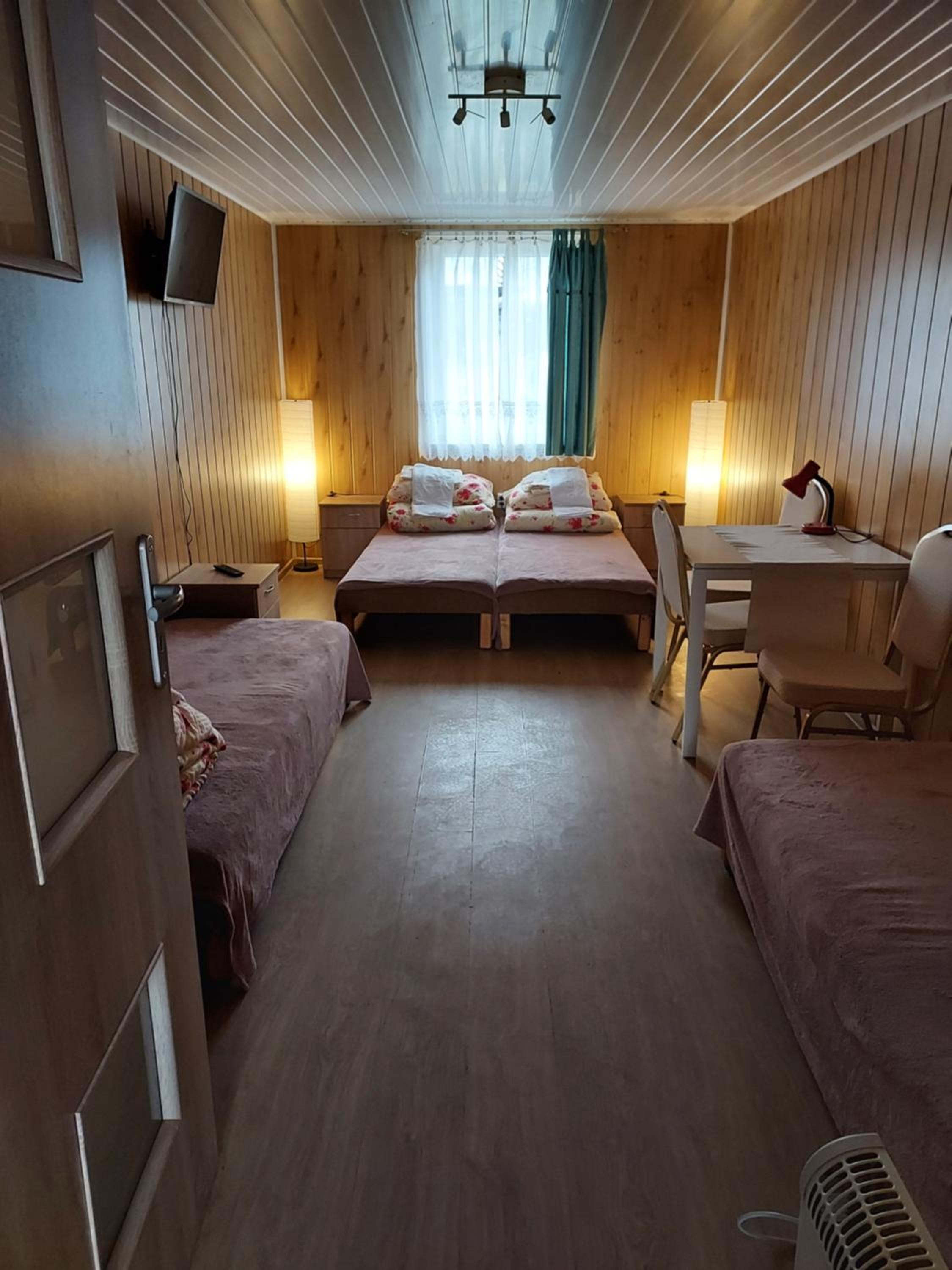 Quadruple Room - Photo 7