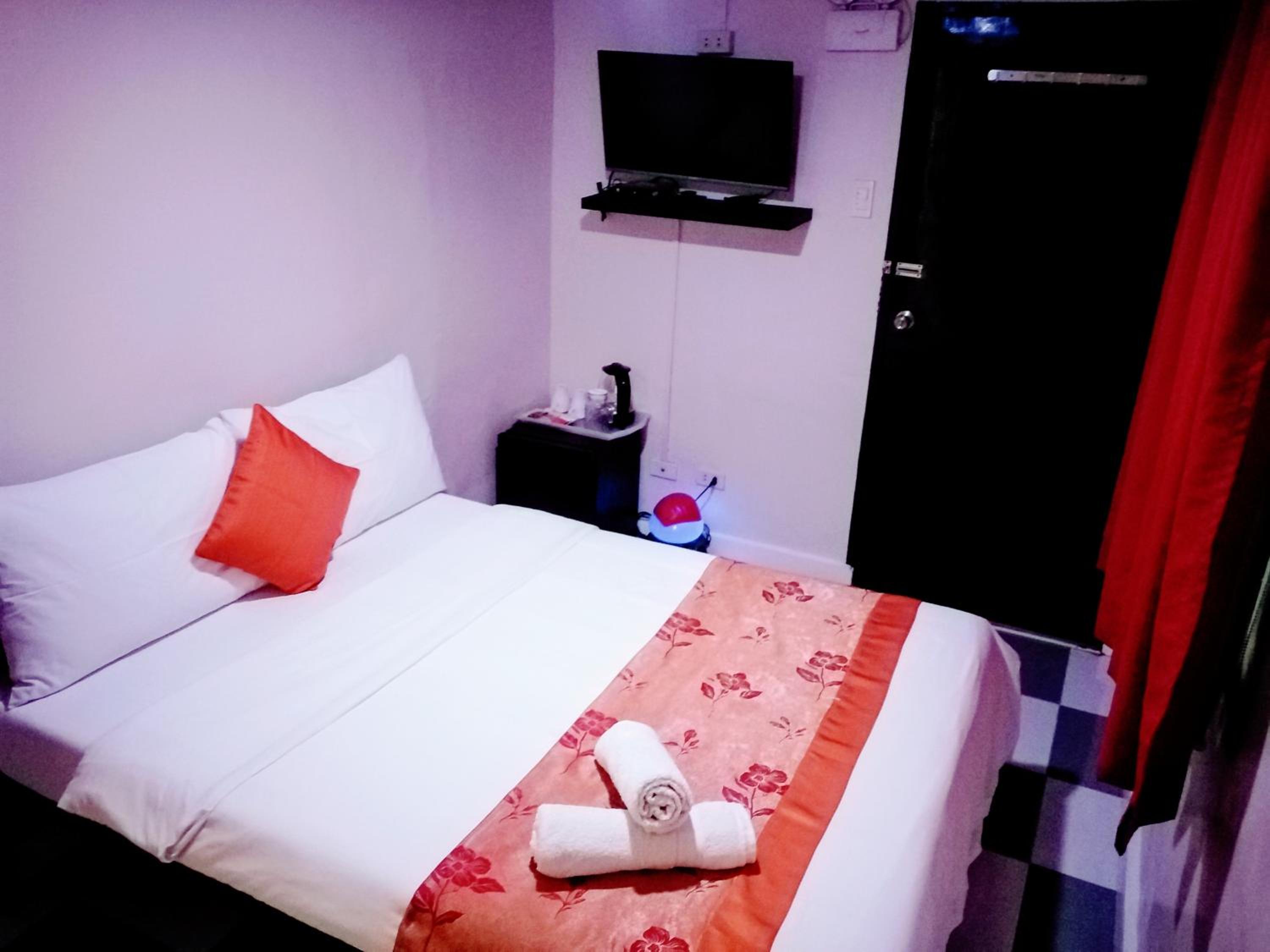 Budget Double Room photo 2