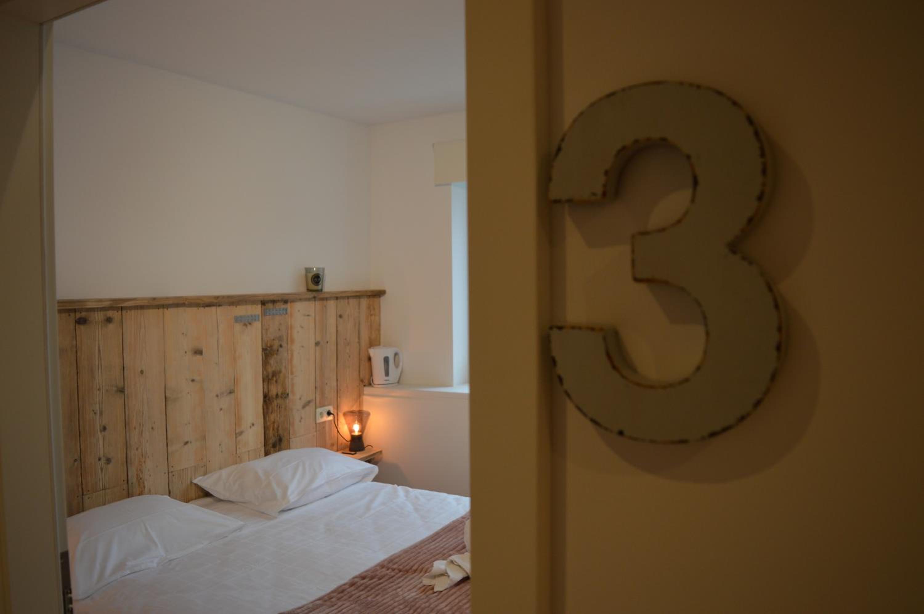 Standard Double Room - Photo 14
