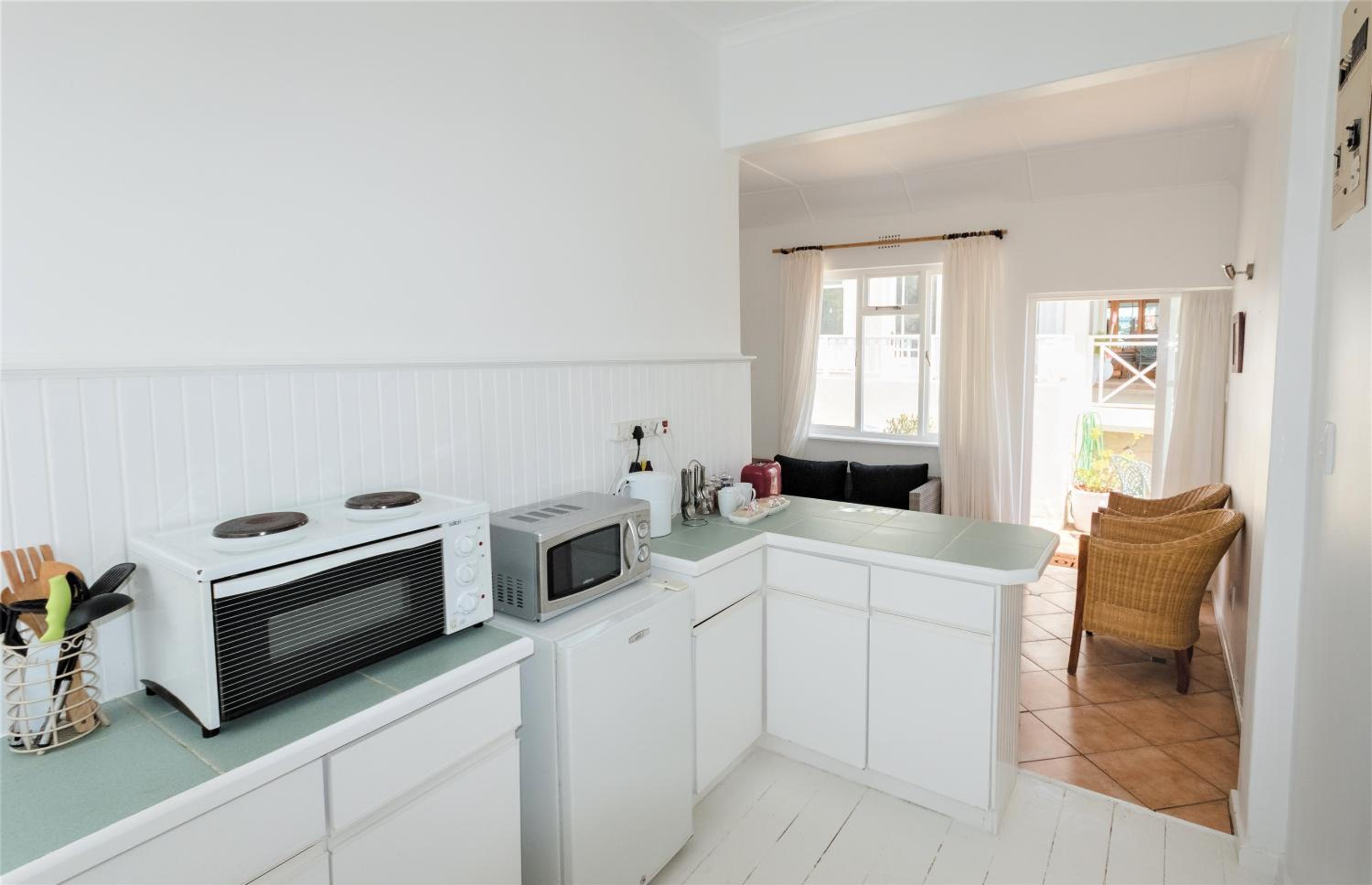 Two-Bedroom Apartment - Photo 2