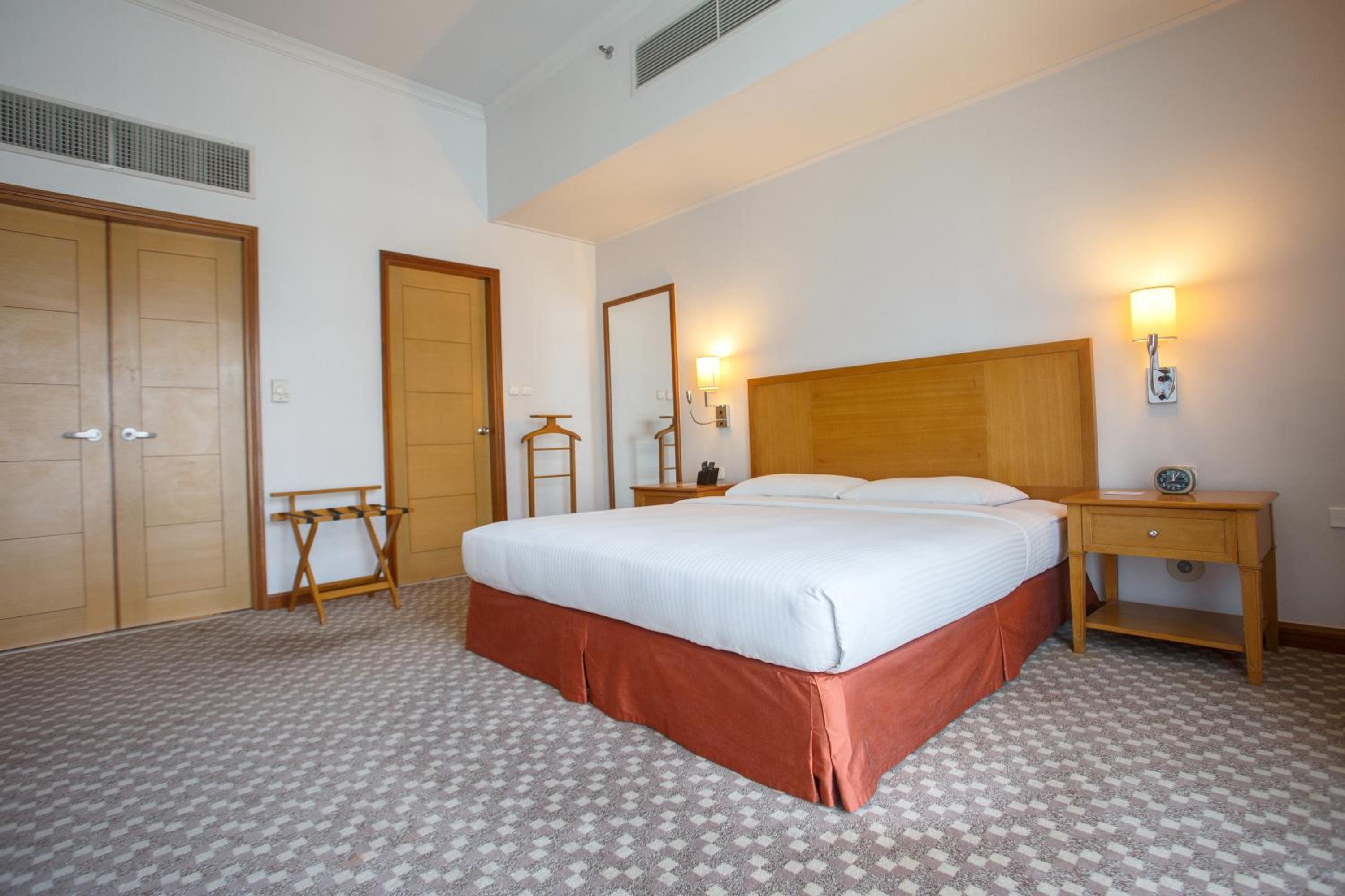 Deluxe Room with Kitchen - Photo 3