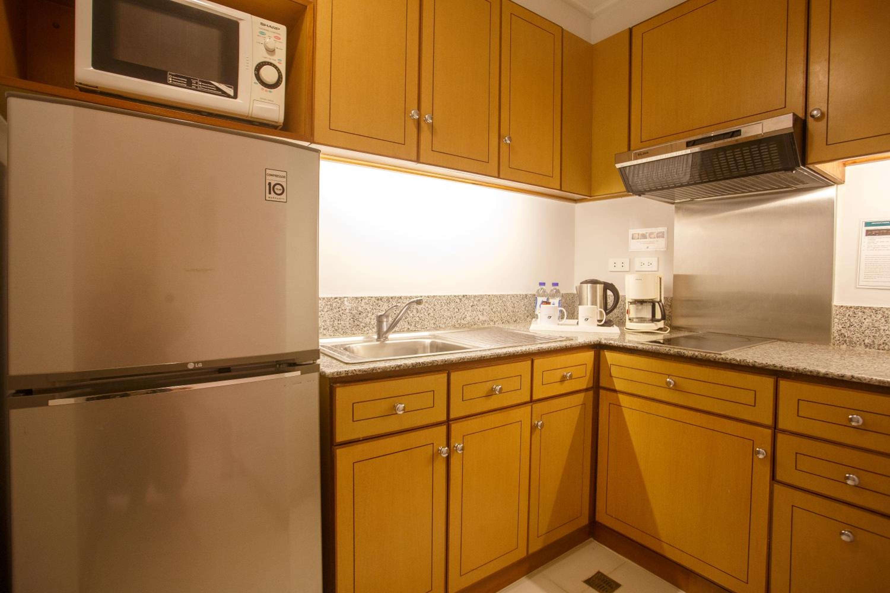 Deluxe Room with Kitchen - Photo 5
