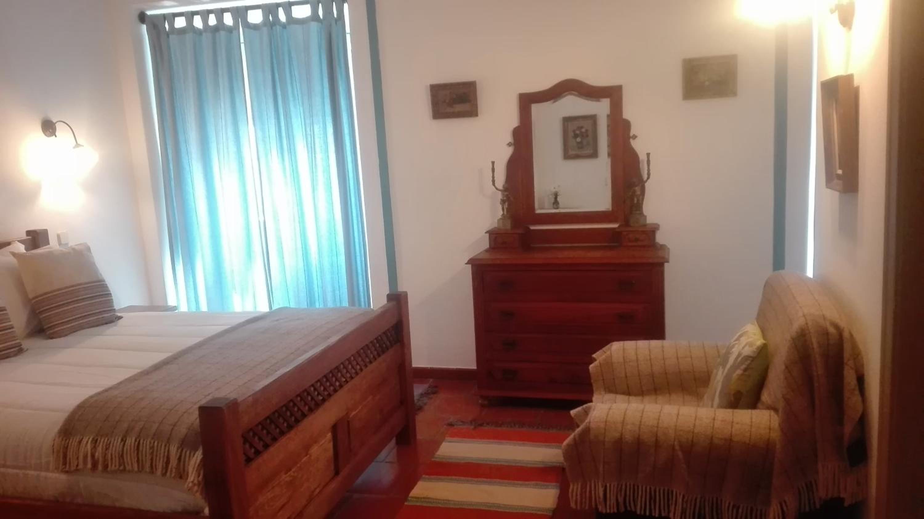 Large Double Room - Photo 5