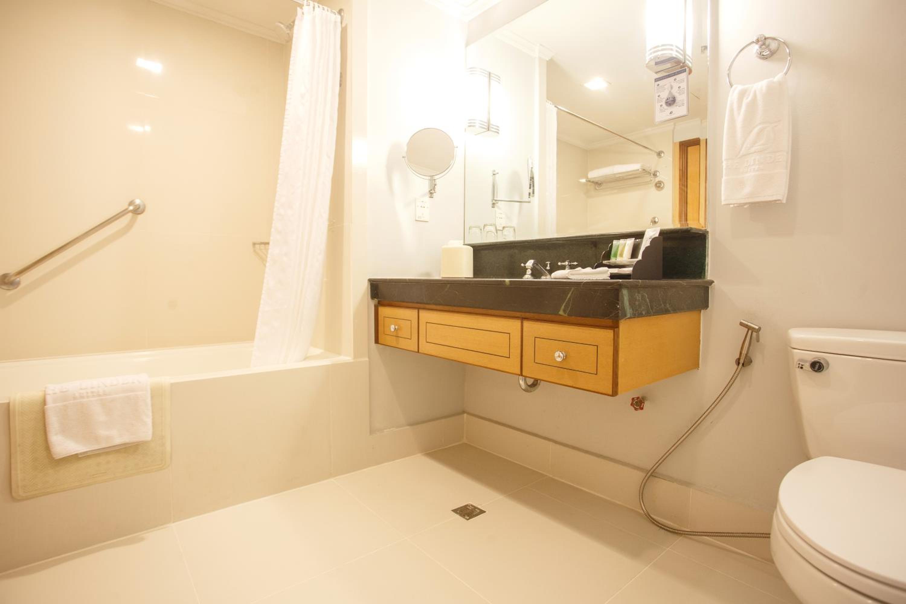 One-Bedroom Premier - Photo 6