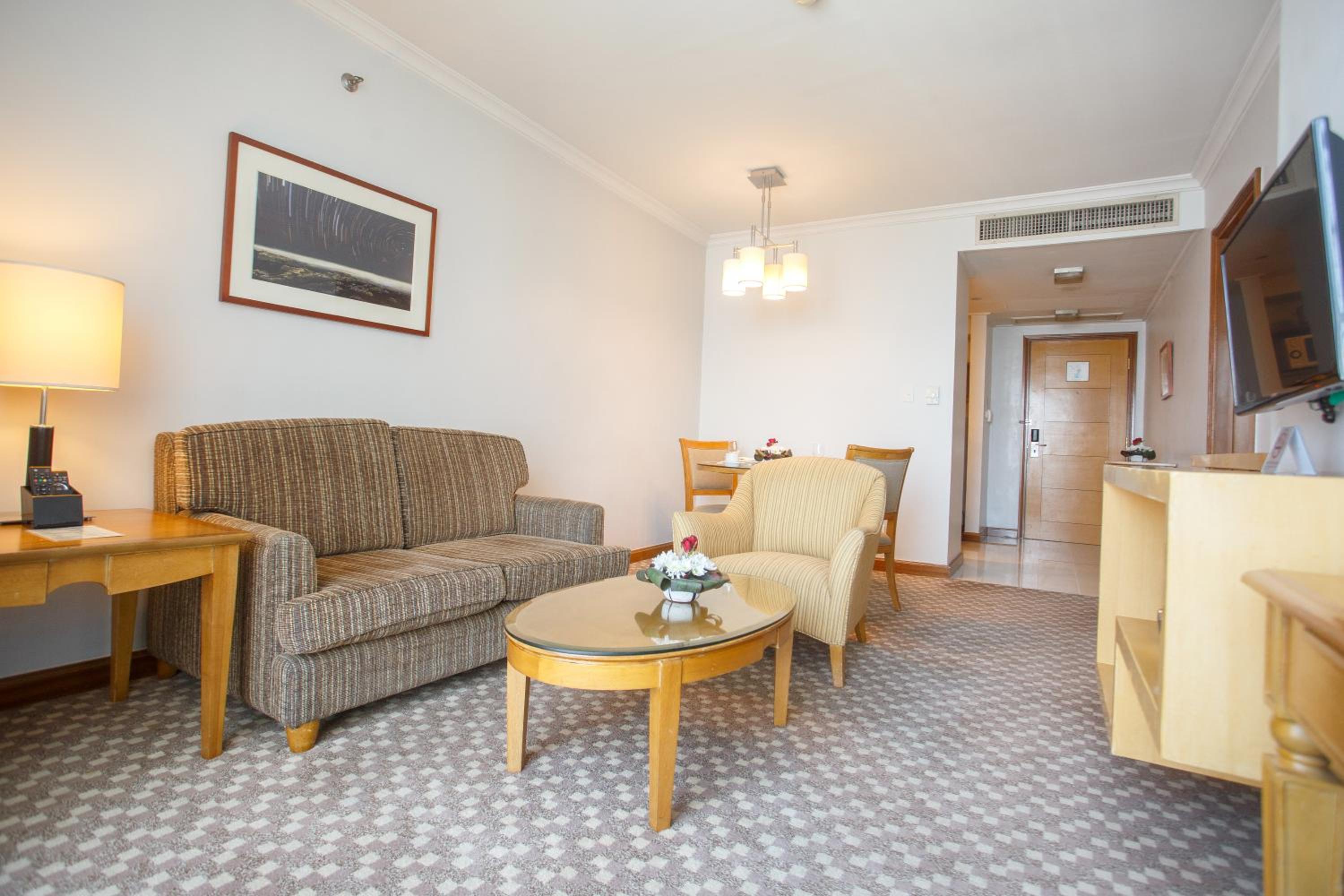 One-Bedroom Premier - Photo 2