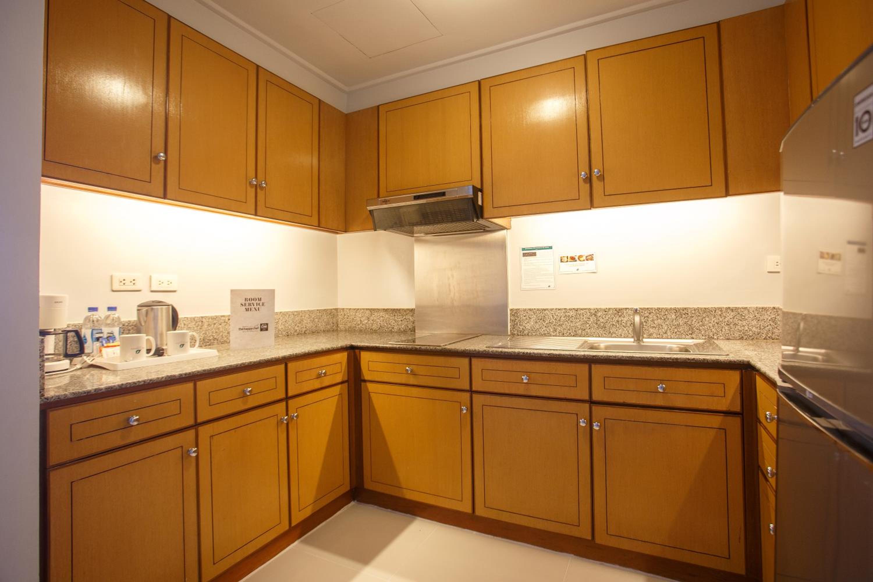 One-Bedroom Premier - Photo 4