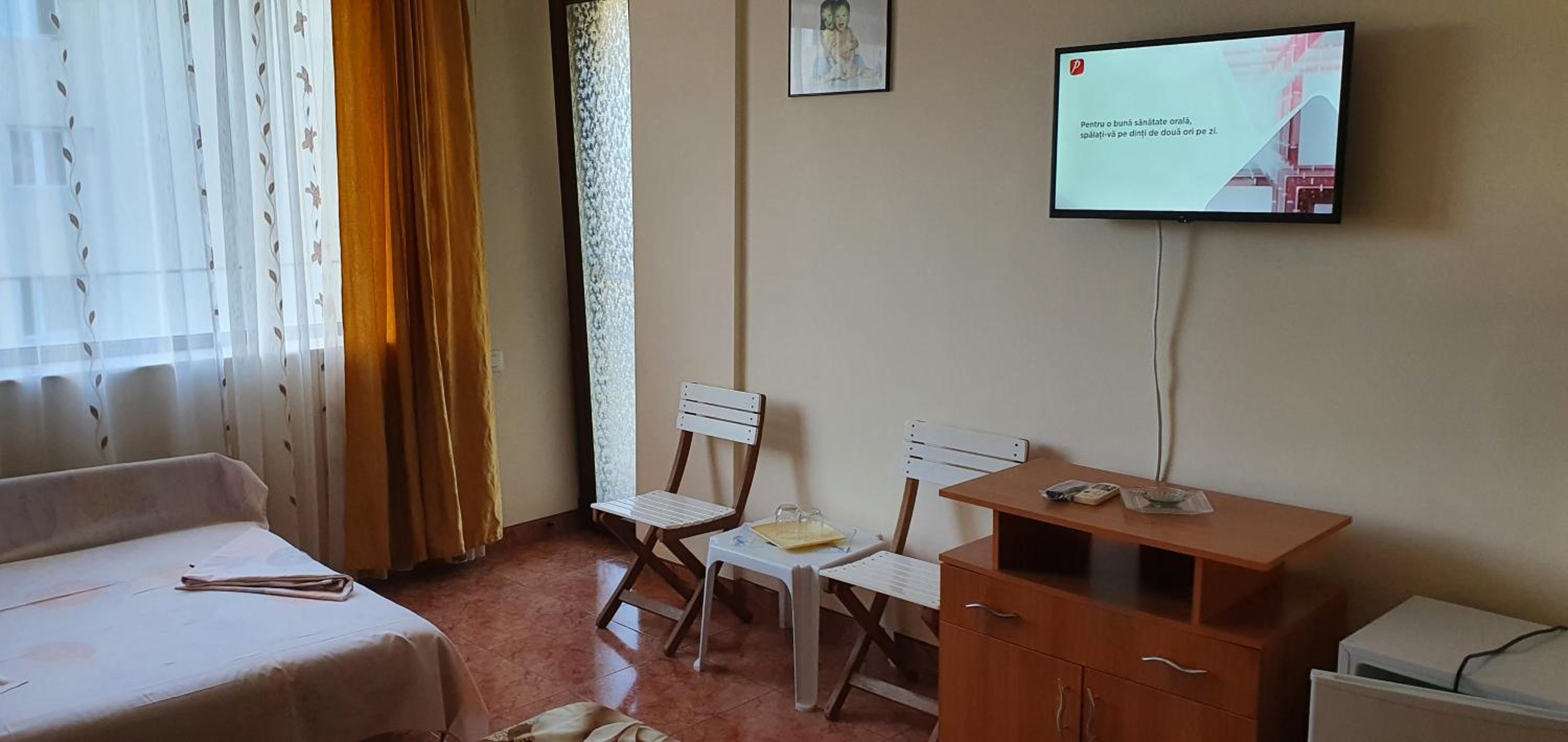Family Room with Balcony photo 3