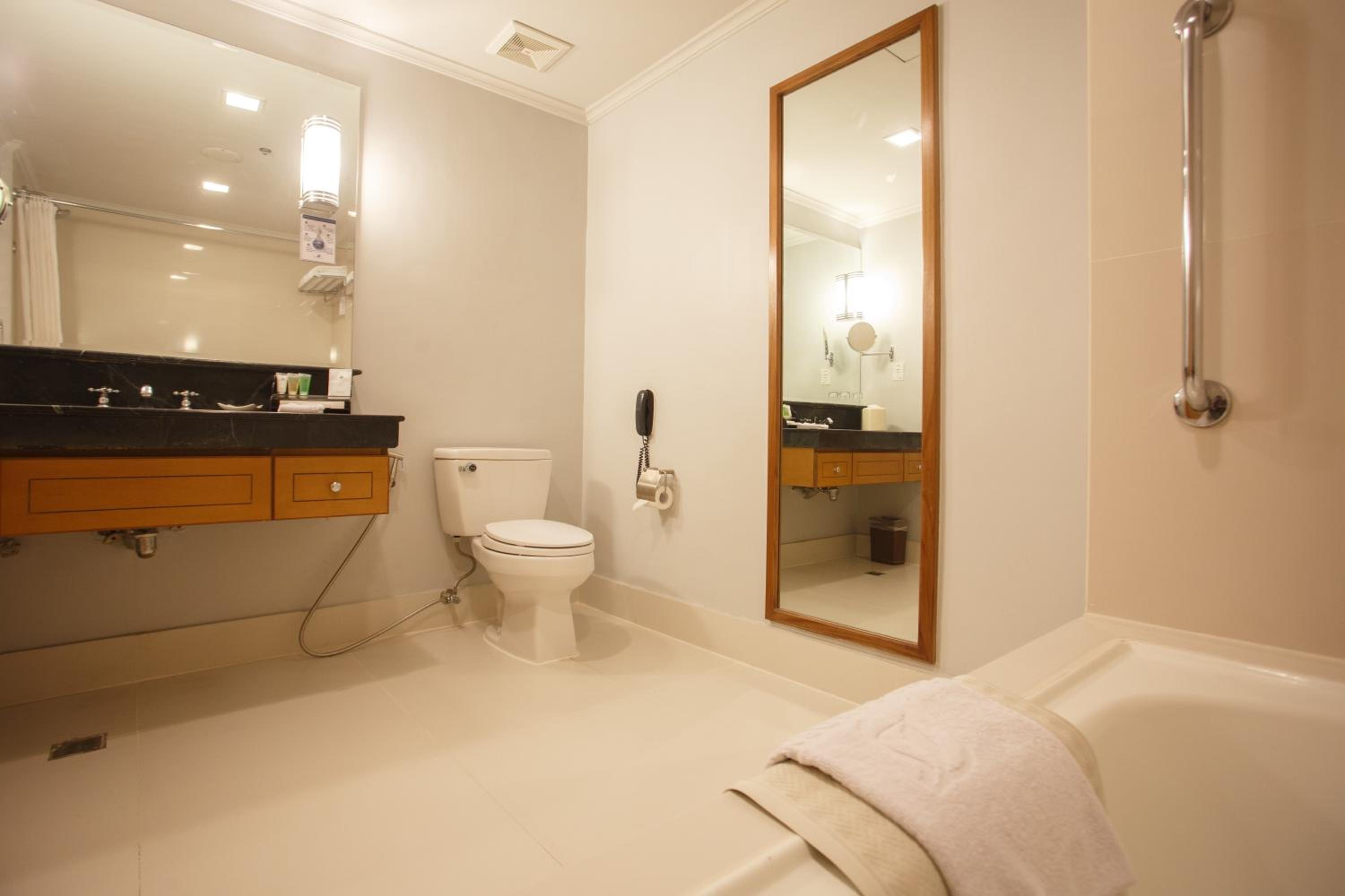 One-Bedroom Executive - Photo 6