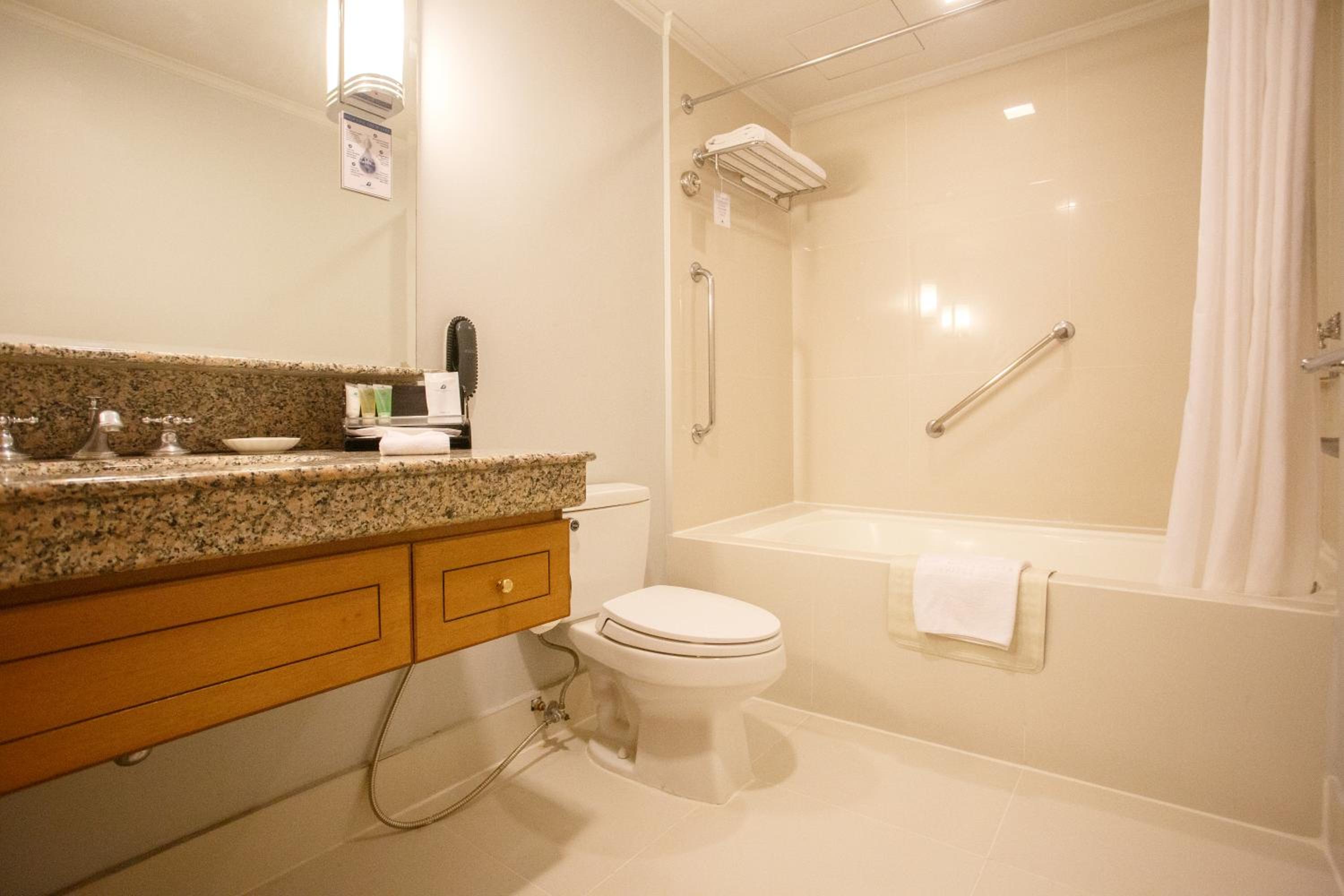 Two-Bedroom Executive - Photo 7