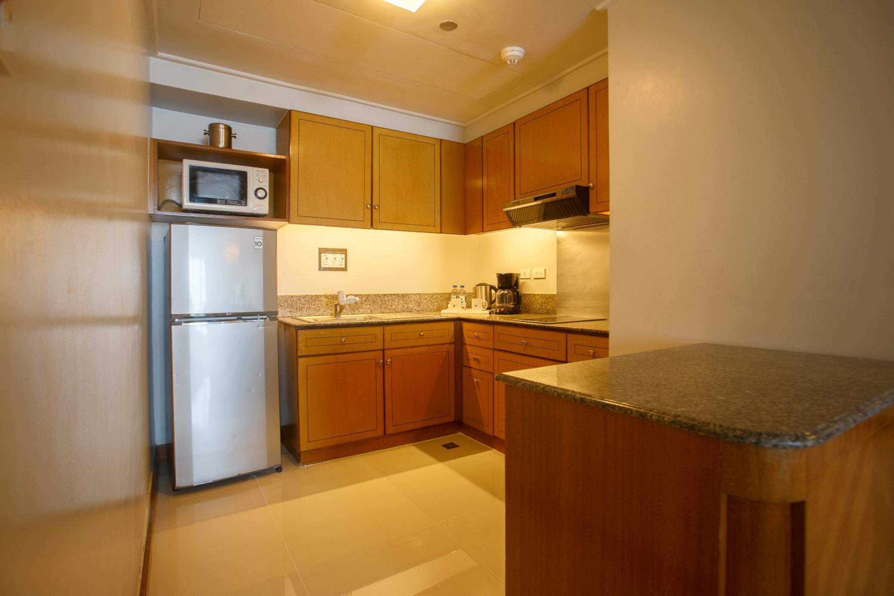 Two-Bedroom Executive - Photo 4