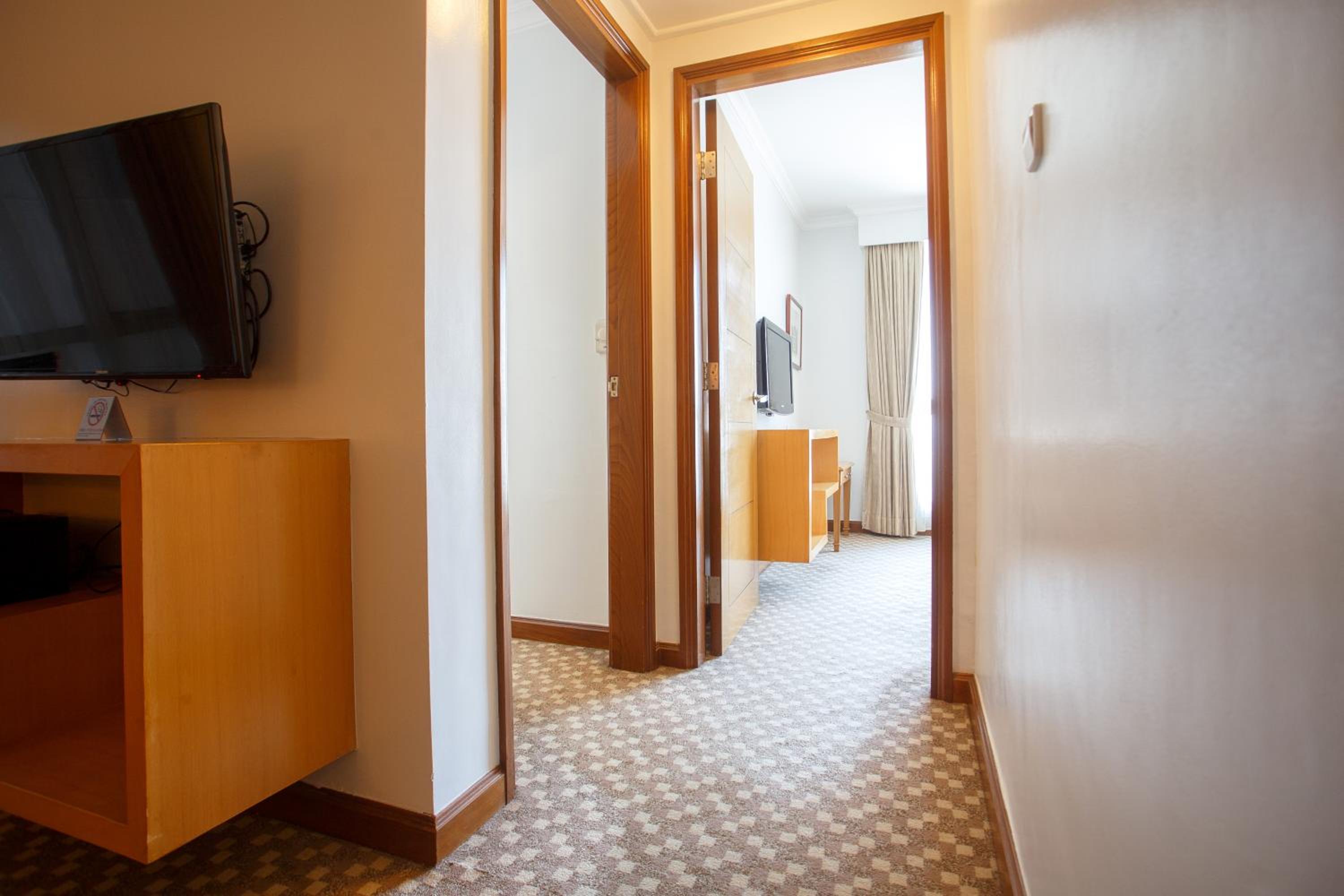 Two-Bedroom Deluxe - Photo 6