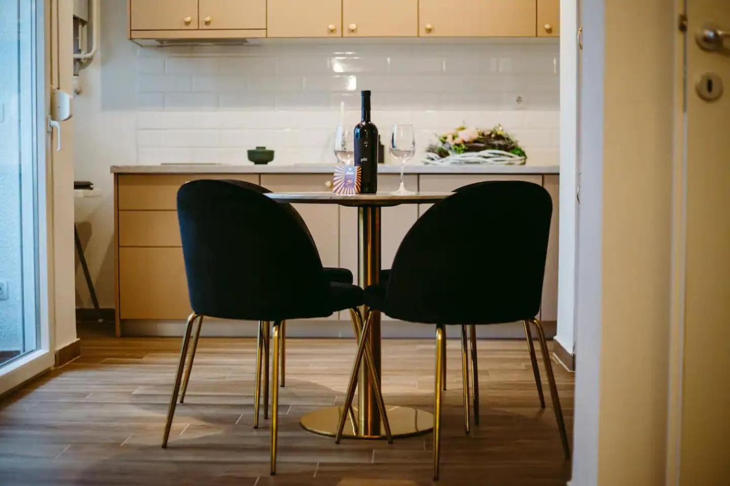 One-Bedroom Apartment - Photo 8