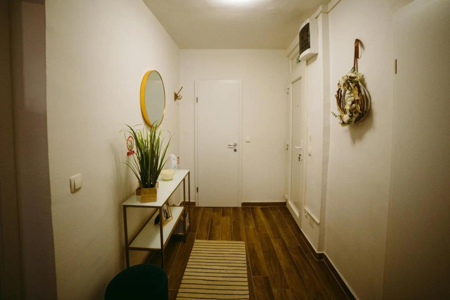 One-Bedroom Apartment - Photo 9