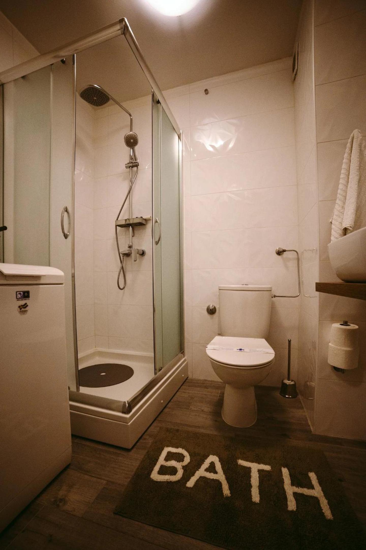 One-Bedroom Apartment - Photo 3