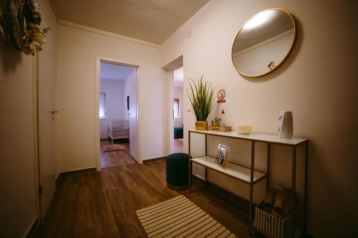 One-Bedroom Apartment - Photo 5
