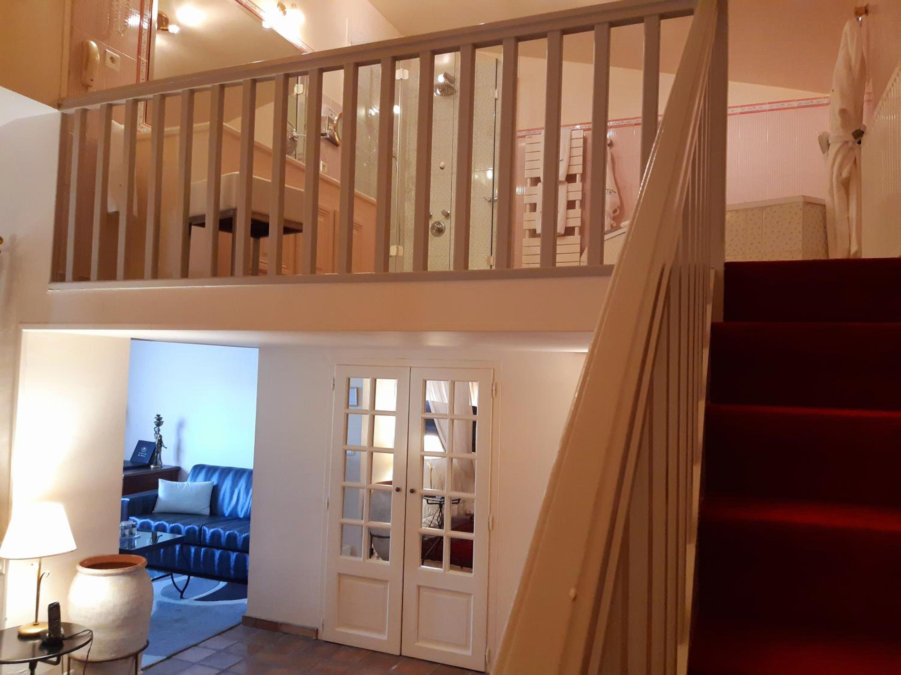 Suite - Photo 2